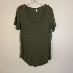 Old navy T shirt